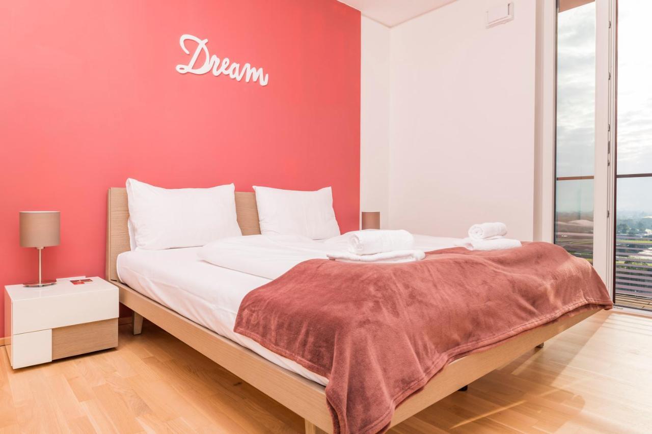 Triiiple Tower Dream Apartments With Rooftop-Summer-Pool เวียนนา ภายนอก รูปภาพ