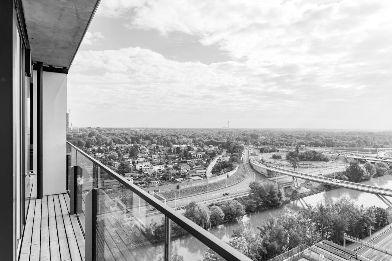 Triiiple Tower Dream Apartments With Rooftop-Summer-Pool เวียนนา ภายนอก รูปภาพ