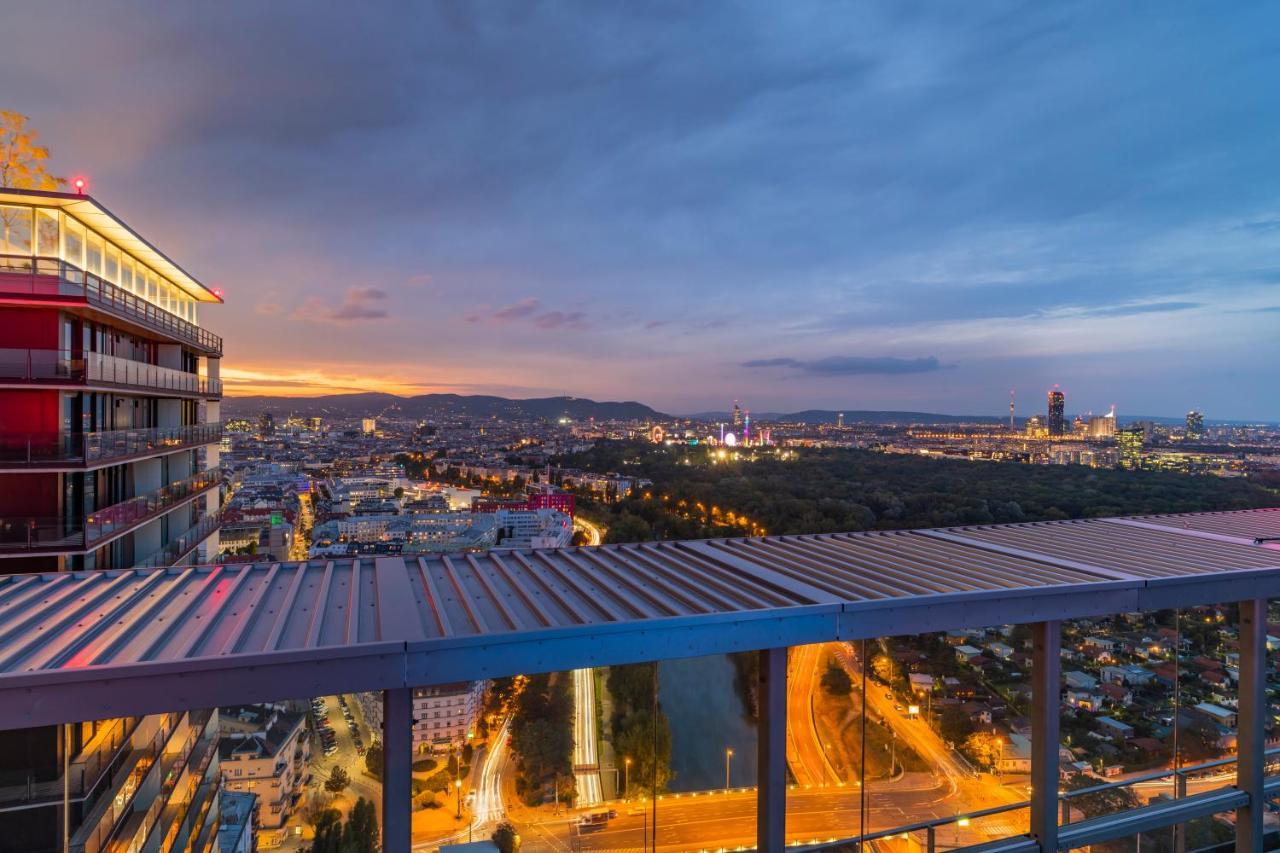 Triiiple Tower Dream Apartments With Rooftop-Summer-Pool เวียนนา ภายนอก รูปภาพ