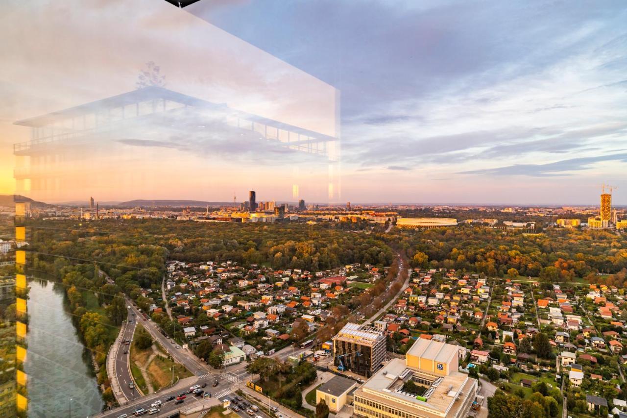 Triiiple Tower Dream Apartments With Rooftop-Summer-Pool เวียนนา ภายนอก รูปภาพ
